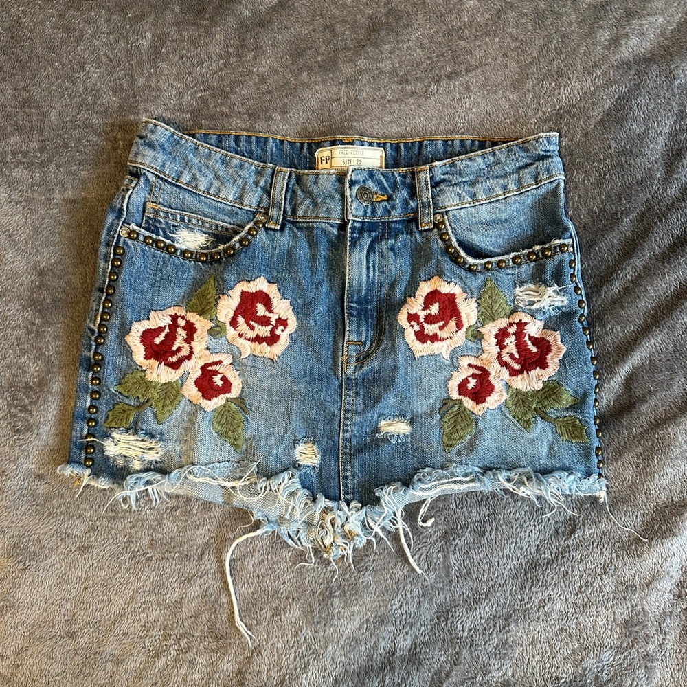 Free People Distressed Floral Embellished Mini Skirt With Beaded Design Size 25
